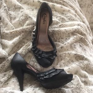 Candies black ruffle heel dress shoe 10M